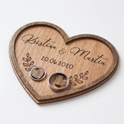 Wood Wedding Ring Holder, Wooden Ring Holder, Rustic Ring Bearer Pillow, Slice Ring, Rustic Ring Bearers, Ring Pillow Alternatives, Engagement Ring Holders, Wedding Ring Holder, Personalised Wooden Gifts