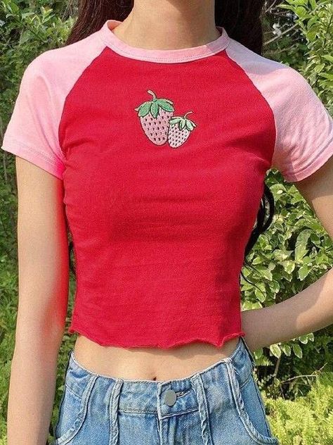 f4a4da9aa7eadfd23c7bdb7cf57b3112desc48660043ri Vintage Retro Aesthetic Outfits, Embroidered Crop Tops, Strawberry Print, Strawberry Milk, Pink Tshirt, Crop Tee, Aesthetic Outfits, Casual T Shirts, Chic Style