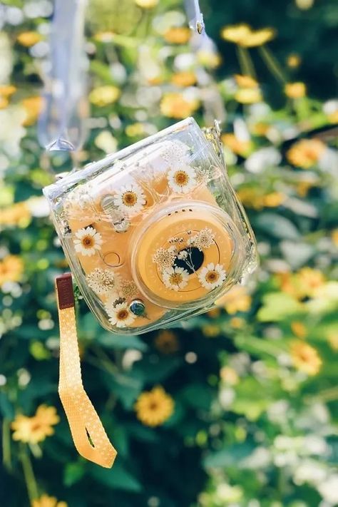 27 Statement Accessories To Impress Everyone You Know Fotocamere Vintage, Instax Mini Camera, Yellow Aesthetic Pastel, Pressed Floral, Instax Mini 8, Photo Camera, Picture Collage Wall, Photography 101, Mini Camera