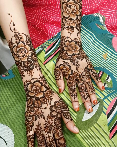 Beautiful Simple Mehndi Design, Cute Henna Designs, Front Mehndi Design, Floral Henna Designs, Mehndi Designs 2018, Legs Mehndi Design, Rose Mehndi Designs, Simple Mehndi Designs Fingers, Engagement Mehndi Designs