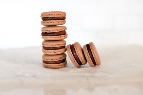 Brownie Batter Filling, Cake Batter Macarons Recipe, Cookies N Cream Macarons, Brownie Batter Macarons, Macaroons Flavors Macaron Filling, Macaron Filling, Chocolate Macaron, Chocolate Shells, Brownie Batter