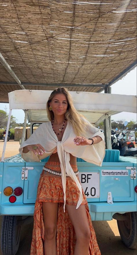 Beachy Boho Outfits, Mode Coachella, Coachella Fits, Look Boho Chic, Boho Chique, Silence Is Golden, Ethno Style, European Summer Outfits, Estilo Hippie