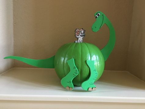 Book character Pumpkin decoration. No carving allowed. Arlo and Spot from The Good Dinosaur. Painting Ideas Dinosaur, Book Character Pumpkin, Arlo And Spot, Book Character Pumpkins, Story Book Pumpkin, Halloween Pumpkin Crafts, Character Pumpkins, Pumpkin Books, Pumpkin Decorating Contest