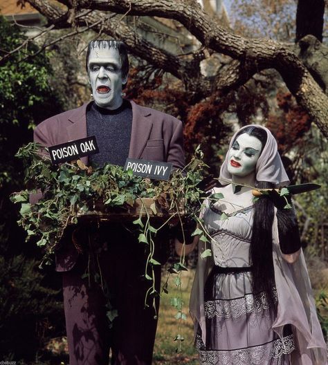 Herman and Lily Munster out gardening Munsters Tv Show, 1313 Mockingbird Lane, Herman Munster, The Munster, Lily Munster, Yvonne De Carlo, The Munsters, Arte Dc Comics, Classic Monsters