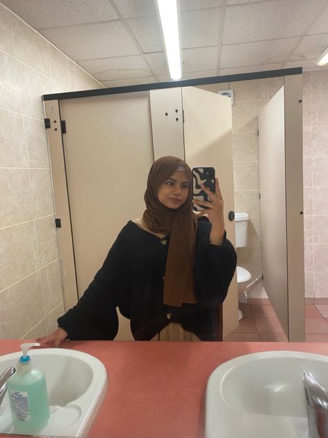 Brown And Black Outfits, Brown And Black Aesthetic, Brown Outfit Hijab, Brown Outfit Aesthetic Hijab, Brown Hijab Dress, Black Outfit Hijab, Hijabi Brown Aesthetic, Vibe Brown, Outfit Inspo Modest