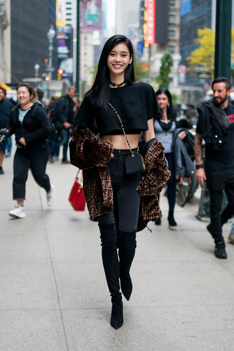 London Street Fashion, Chinese Street Style, Ming Xi, China Street Fashion, Asian Streetwear, Chinese Fashion Street, Asian Street Style, Victoria Secret Angels, Cool Street Fashion