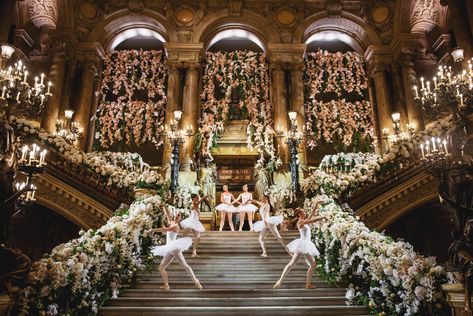 The Opera Garnier's staircase with floral decoration and ballerinas dancing Paris Wedding Venue, Opera Garnier Paris, Ballerina Wedding, Paris Opera House, Opera Garnier, Opulent Wedding, Arab Wedding, Paris Wedding, France Wedding