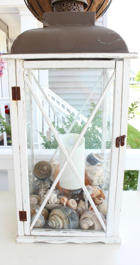 Ideas With Seashells, Lantern Decorating Ideas, Beach Decorating Ideas, Summer Vignettes, Coastal Style Decorating, Porch Floor, Beach Bathroom, Lantern Ideas, Nautical Christmas