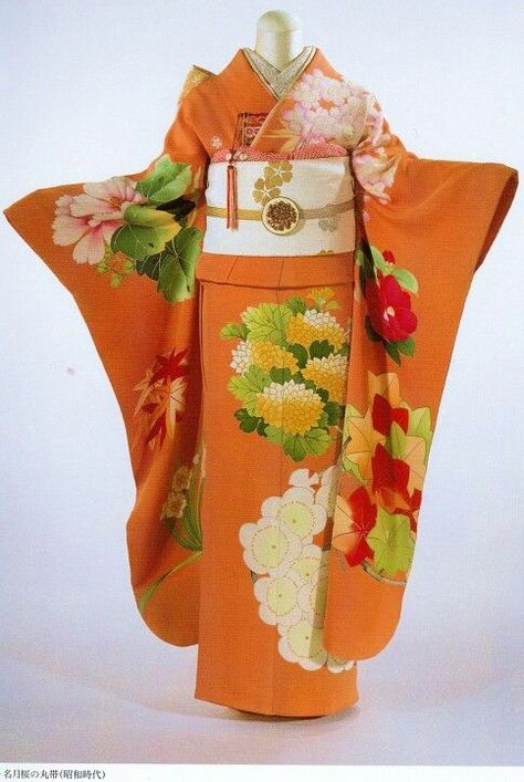 Kimono Styles, Furisode Kimono, Japanese Traditional Clothing, Cute Kimonos, Japanese Costume, Kimono Japan, Traditional Japanese Kimono, Yukata Kimono, Kimono Design