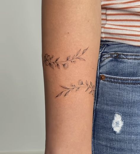 Arm Cuff Tattoo For Women, Flower Cuff Tattoo, Horizontal Tattoo Ideas, Horizontal Tattoo, Botanical Tattoos, Cuff Tattoo, Wrap Tattoo, Piercing Inspo, Small Pretty Tattoos