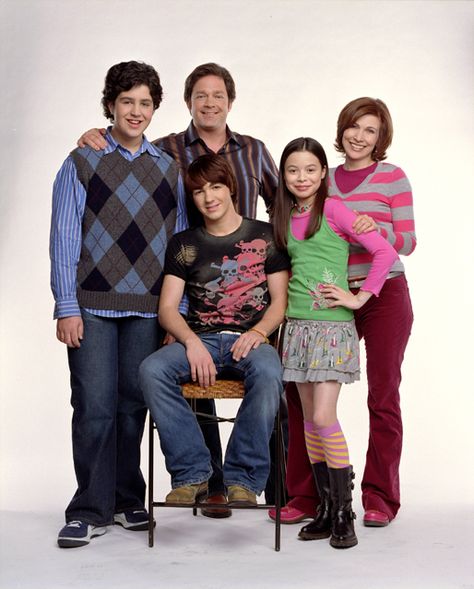 Drake and Josh Drake Bell And Miranda Cosgrove, Dan Schneider, Josh Peck, Anthony Padilla, Drake & Josh, Drake Bell, 90s Tv Shows, Drake And Josh, Top Tv Shows