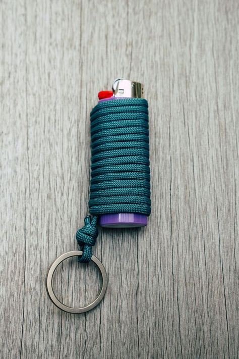 Paracord Instructions, Lighter Wrap, Paracord Carabiner, Paracord Projects Tutorials, Chain Tutorial, Paracord Projects Diy, Diy Lanyard, Paracord Bracelet Diy, Paracord Tutorial