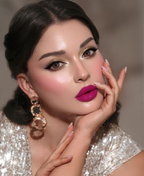 Eye Makeup With Dark Lipstick, Makeup With Skin Dress, Lipstick With Peach Dress, Makeup With Pink Outfit, Glamorous Makeup Looks, Pakistani Makeup Looks, Y2k Makeup Looks, Indian Makeup Looks, Bridal Makeup Tutorial