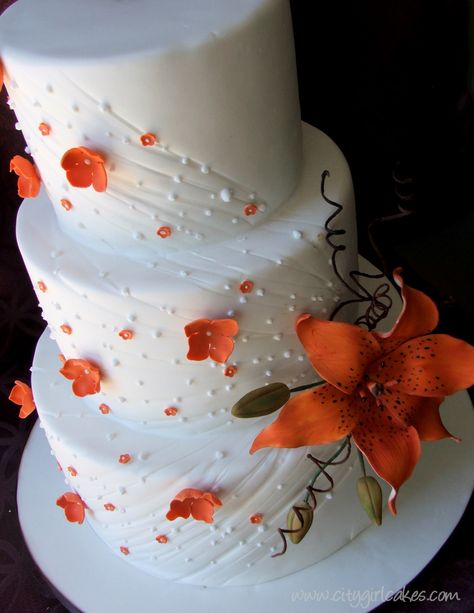 Lily Wedding Cake, Tiger Lily Wedding, Lily Cake, Deco Orange, Round Wedding Cakes, Idee Babyshower, Lily Wedding, Fall Wedding Cakes, Orange Wedding