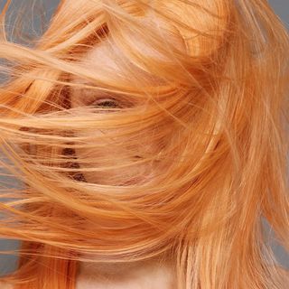 Orange Creamsicle Hair, Soft Peach Hair, Peach Fuzz Hair Color, Peach Fuzz Makeup, Tangerine Hair Color, Orange Hair Dye Ideas, Peach Fuzz Color, Peach Fuzz Nails, Best Hair Color For Green Eyes