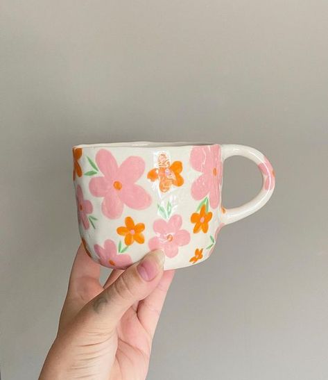 Aesthetic Mug Pottery Painting, Poterry Painting Mug, Painting Mugs Ideas Aesthetic, All Fired Up Pottery Ideas, Cute Mug Painting Ideas Aesthetic, Ceramic Pottery Ideas Aesthetic, Pottery Painting Aesthetic Ideas, Ceramic Cereal Bowl Ideas, Colormemine Ideas