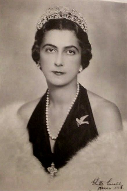 Iolanda Margherita of Italy (1901-1986) Italian Royalty, Pictures Of Princesses, Royal Families Of Europe, Wearing Pearls, Spanish Royalty, Royal Tiaras, Diamond Tiara, European Royalty, Royal House