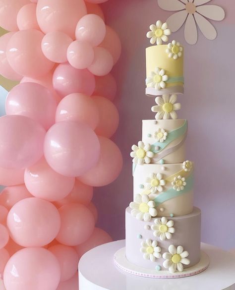 Daisy Themed Birthday Cake, Daisy Birthday Cake Ideas, Daisy Cake Birthday, Daisy Themed Cake, Daisy Birthday Cake, Sunshine Birthday Theme, Daisy Theme, 1st Bday Cake, Number Birthday Cakes