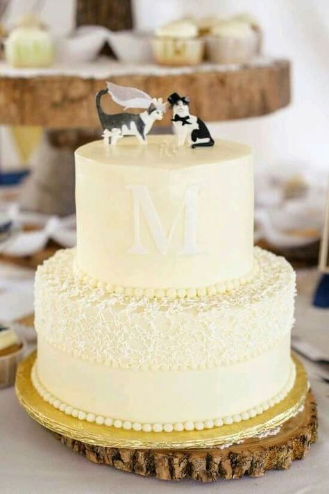 Outdoor Farm Wedding, Cat Wedding Cake Topper, Bridal Cake Topper, Different Wedding Cakes, Wedding Cake Prices, Cat Cake Topper, Pretty Wedding Cakes, Canada Wedding, Purple Wedding Cakes