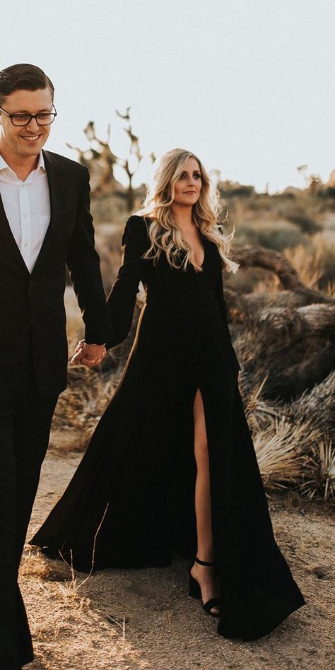 Foto Pertunangan, Joshua Tree Engagement, Wedding Fotos, Gothic Wedding Dress, Engagement Pictures Poses, Wedding Dress Guide, Couple Style, Dark Wedding, Engagement Session Outfits