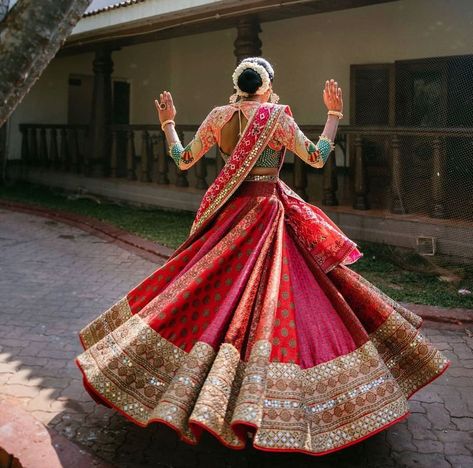 Unique Red Bridal Lehenga, Bridal Outfits Wedding Indian Unique, Red Lehngas, Fancy Lehengas, Annus Creation, South Indian Bridal Hairstyles, Amrita Rao, Heavy Lehenga, Designer Bridal Lehenga Choli