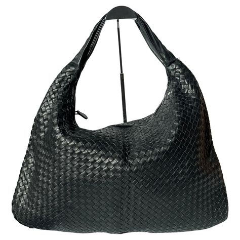 Bottega Veneta Veneta Hobo Maxi Black Leather 51cm These are professional photos of the actual bag. This Bottega Veneta Veneta Bag is an exceptional piece of luxury, crafted from iconic lambskin leather with the instantly recognizable Intrecciato weave. This bag is roomy enough for all your essentials, it's the perfect accessory for stylish and effortless everyday looks. CONDITION: VERY GOOD Light scuffs around the corners. DETAILS: Bottega Veneta Veneta Color: Black Lambskin leather Large Dimen Bottega Hobo Bag, Bottega Veneta Bag Black, Bags 2014, Hermes Kelly Bag, Slim Aarons, Professional Photos, Beaded Evening Bags, Bracelet Love, Quilted Crossbody Bag