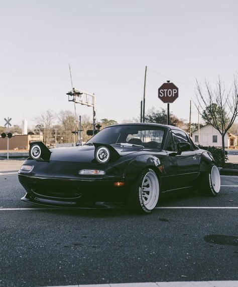 Miata Mx5 Black, Black Miata Aesthetic, Mazda Miata Mx5 1990, Jdm Wallpapers, Miata Car, Mx5 Mk1, Miata Club, Mazda Miata Mx5, Top Miata