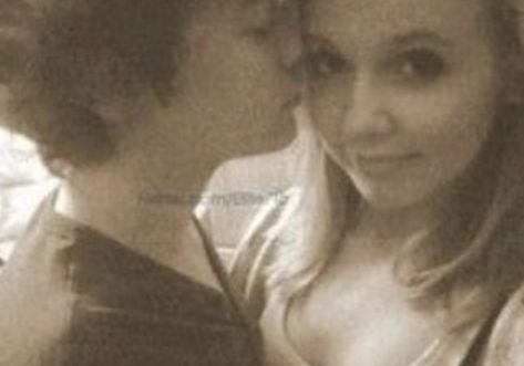 Harry Kissing, Harry Styles 2010, Harry Styles Girlfriend, Harry Imagines, Unseen Images, Harry 1d, Harry Styles Cute, Harry Styles Pictures, Harry Styles Photos