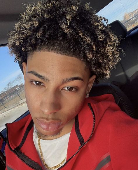 Afro Hairstyles Men, Highlights Curly Hair, Taper Fade Haircut, Black Men Haircuts, Boys With Curly Hair, Girls Hairstyles Braids, Corte De Cabelo Masculino, Fade Haircut, Braids For Black Hair