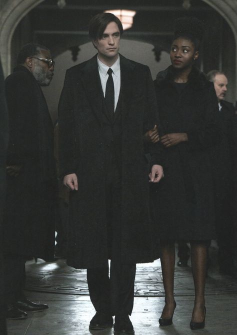 The Batman Behind The Scenes 2022, Pattinson Bruce Wayne, Robert Pattinson Bruce Wayne, Bruce Wayne Robert Pattinson, The Batman Film, Robert Pattinson News, Jun Ji Hyun Fashion, Batman Aesthetic, Bruce Wayne Batman