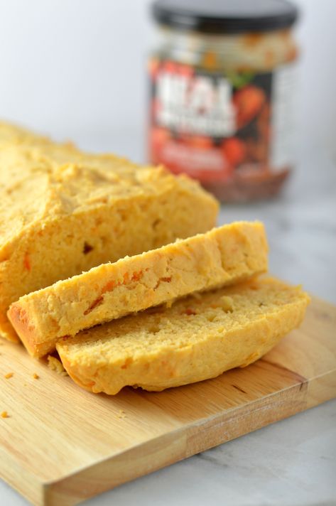 Easy Salsa Bread recipe. This simple quick bread is made with less than 10 ingredients, and pairs perfectly with soups or chili. Salsa Bread Recipe, Brown Sugar Meatloaf, Strawberry Bread Recipes, Protein Powder Pancakes, Homemade Croissants, Strawberry Bread, Easy Salsa, Baked Macaroni, Protein Powder Recipes