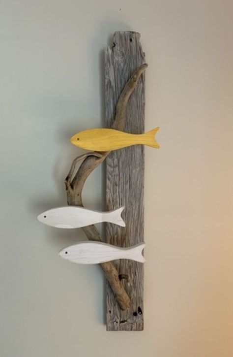 Takken Decor, Schools Of Fish, Driftwood Diy, Driftwood Art Diy, Nautical Crafts, Driftwood Projects, Driftwood Wall Art, Wood Fish, Fa Fal