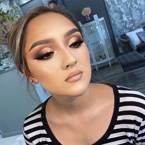 Taupe Wedding Makeup, Maternity Hair And Makeup, Glam Bride Makeup Hooded Eyes, Maternity Photoshoot Makeup Ideas, Cut Crease Bridal Makeup, Maternity Makeup Ideas, Wedding Glam Makeup Brides, Full Face Makeup Glam, Maternity Photoshoot Makeup