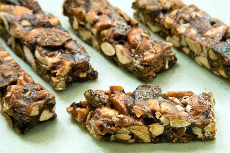 Chewy fennel-flecked energy bars, packed with dried figs, almonds, and hazelnuts. Nut Bars Recipe, Dried Fig, Fig Newtons, Nut Bars, Fig Bars, Hiking Snacks, Granola Recipe Bars, Nut Bar, Fig Recipes