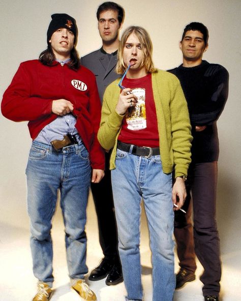 Kurt Cobain Outfit, Nirvana Outfit, Kurt Cobain Style, The Voidz, Moda Grunge, Frances Bean Cobain, Donald Cobain, Style Année 90, Johnny Bravo