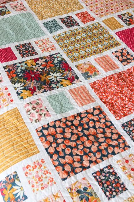 Quilts Using Fat Quarters, Quilts Easy, Twin Quilt Pattern, Diary Of A Quilter, Fat Quarter Quilt Pattern, Amy Smart, Big Block Quilts, Quilting Designs Patterns, Scrappy Quilt Patterns