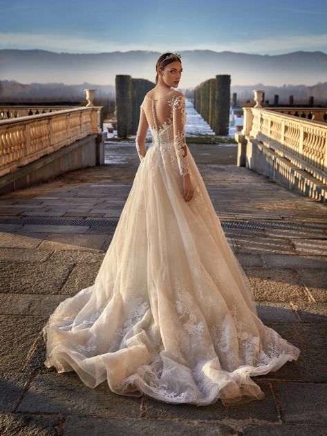 MARIONA | A-line wedding dress, sweetheart neckline | Pronovias Privée Romantic Princess, Ball Skirt, Lace Ball Gowns, Dress Guide, Evening Dresses For Weddings, Different Dresses, Long Sleeve Wedding, Wedding Dress Sleeves, Dress Measurements