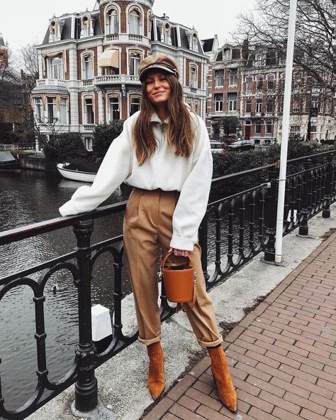 winter neutrals✨ @livia_auer in the @lpa quinn pullover jacket Livia Auer, Instagram Amsterdam, Minimalist Moda, Cute Thanksgiving Outfits, Stunning Outfits, Fashion Night, Thanksgiving Outfit, Outfits Winter, 가을 패션