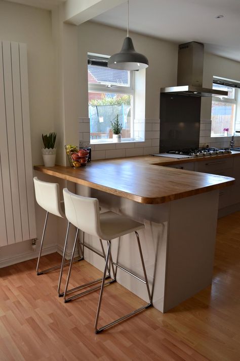 Small Kitchen With Breakfast Bar, Kitchen With Breakfast Bar, Breakfast Bar Ideas, Long Kitchen Layout, Small House Renovation, Recycled Kitchen, Closed Kitchen, Small Modern Kitchens, Kitchen Bar Design