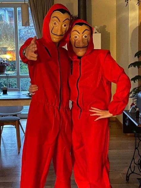 Halloween Costumes Duo, Halloween Couple, Money Heist, Halloween Make, Couple Halloween, City Photography, Halloween Costumes, Make Up, Money