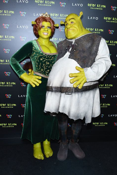 Heidi Klum Halloween Costume, Celebrity Couple Costumes, Halloween Costumes For Big Kids, Iconic Couples, Iconic Halloween Costumes, Funny Couple Costumes, Halloween City, Halloween Parejas, Princess Fiona