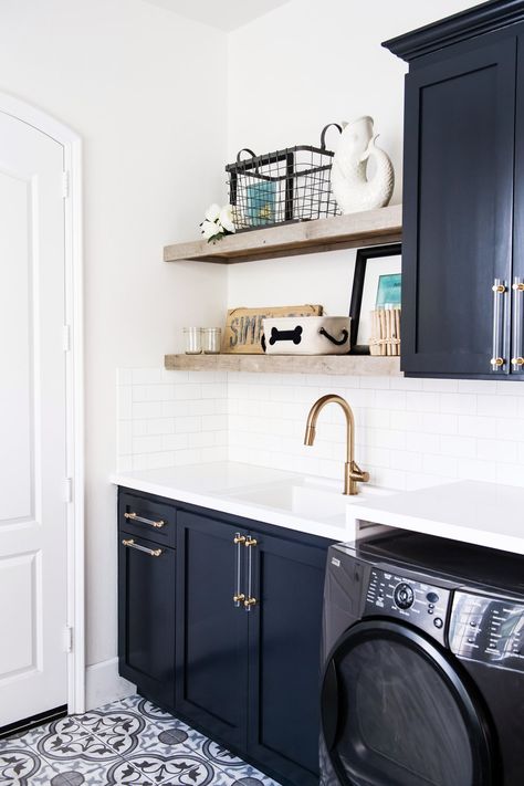 Navy Blue cabinets and Pattern Tile flooring in Modern Laundry Room by Savvy Interiors in San Diego, CA #laundry #laundryroom #mudroomideas Unfinished Basement Laundry, Modern Laundry Room, Blue Laundry Rooms, Laundry Room Storage Shelves, Modern Laundry, Room Storage Diy, Basement Laundry Room, Dream Laundry Room, Basement Laundry