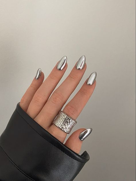 Wife Nails, Chrome Nail Polish, Chrome Nails Designs, Silver Nail, Mob Wife, Pretty Gel Nails, Metallic Nails, Nails 2024, Cat Kuku