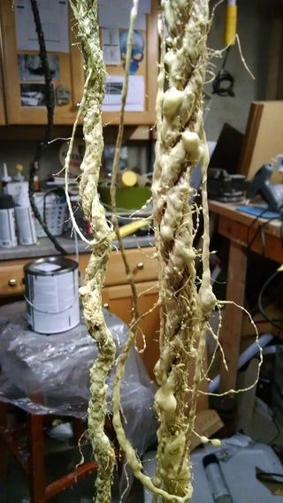 DIY Inexpensive Bendable Waterproof Vines: 4 Steps (with Pictures) Iguana Cage, Terrariums Diy, Diy Reptile, Stranger Things Halloween, Halloween Props Diy, Reptile Terrarium, Animal Husbandry, Fake Trees, Reptile Habitat