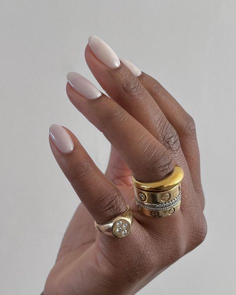 Forget the Trends—These 8 Nail Colours Will Always Be Popular Engagement Nails Designs, Popular Nail Colors, Engagement Nails, Cute Nail Colors, Essie Polish, Nail Pen, Ongles Nails, Hot Pink Nails, Nail Colours