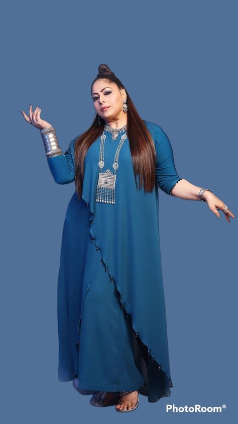 Plus Size Indian Fashion Party Wear, Plus Size Fashion For Women Indian Wedding, Plus Size Indo Western Outfits, Latest Indo Western Outfits For Women, Plus Size Fashion For Women Indian, Fusion Dress, Pear Shaped Dresses, Indo Western Outfits For Women, Indo Western Outfits