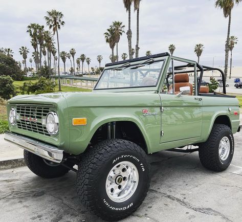 1968 Boxwood Green Ford Bronco, Vintage Broncos Car, Boxwood Green Bronco, Dark Green Bronco, Sage Green Bronco, Green Vintage Bronco, 1980 Bronco, Bronco Green, 1974 Bronco