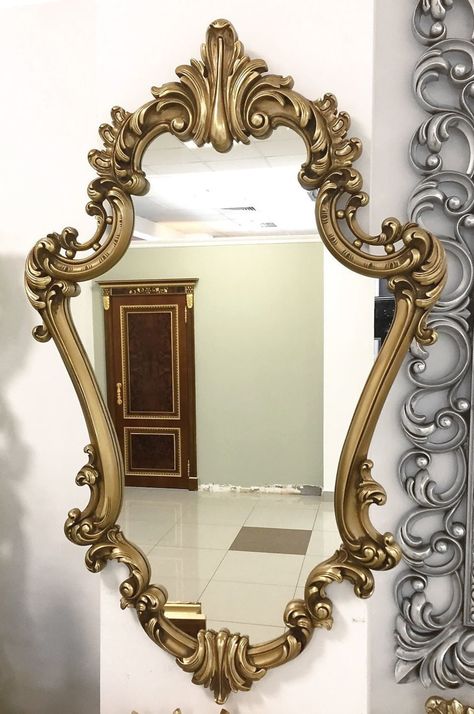 Antique Mirrors Vintage, Mirror Design Wall Entryway, Fancy Mirror Design, Royal Mirror, Vintage Mirror Wall Decor, Fancy Mirror, Antique Mirror Frame, Wall Mirror Decor, Fancy Mirrors