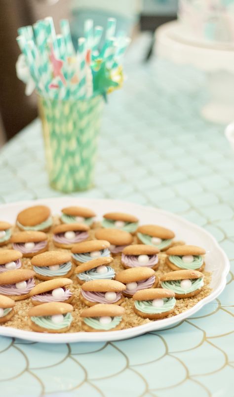 clam shell cookies mermaid party #diy #cookies #mermaidparty #birthdayparty Clam Cookies, Mermaid Party Cookies, Shellebration Party, Shell Party, Shell Birthday Party, Shellabrate Party, Shell Cookies, Clam Shell Cookies, Diy Mermaid Birthday Party