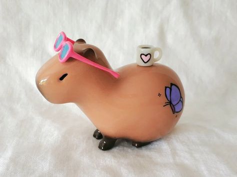 Capybara Aesthetic, Easy Crochet Animals, Summer Things, Clay Art Projects, Clay Figures, Clay Ideas, Polymer Clay Crafts, Pottery Painting, Clay Projects